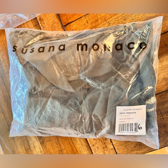 NWT Susana Monaco round neck flare sleeve Sheath dress - Picture 3 of 4